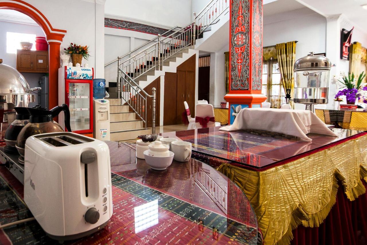 Oyo 1520 Hotel Kartini Tarutung Екстериор снимка