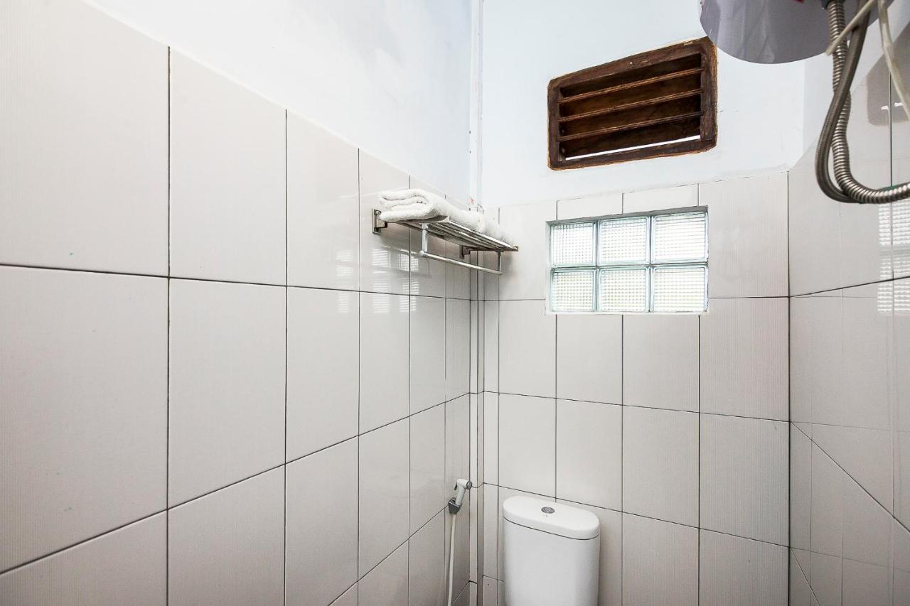 Oyo 1520 Hotel Kartini Tarutung Екстериор снимка