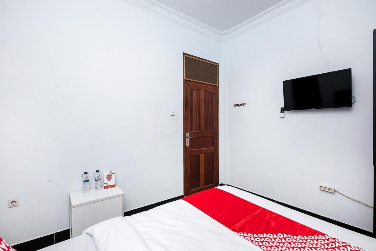 Oyo 1520 Hotel Kartini Tarutung Екстериор снимка